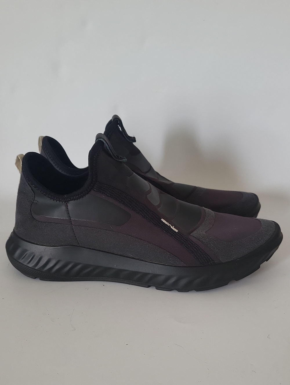 ECCO ATH-1FW Women's Slip-On Sneaker Sock Fit Black / Purple EU 40 US 9-9.5